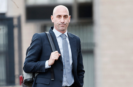 Луисом Рубиалес.