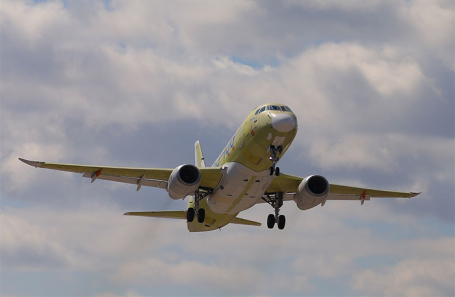Самолет SSJ-100 с отечественными двигателями ПД-8.
