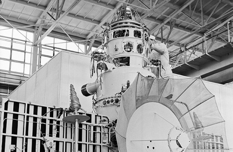 Автоматическая межпланетная станция «Венера-8», дублирующая станцию «Космос-482» по конструкции, составу бортовых систем и научной аппаратуре. Фото 1972 года. 