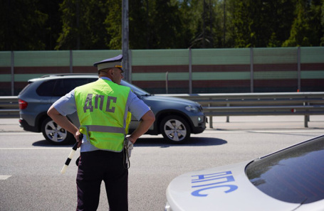 Работа сотрудников ДПС на дорогах столицы.