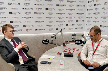 Статс-секретарь, замминистра экономического развития Алексей Херсонцев и главный редактор Бизнес ФМ Илья Копелевич (слева направо).