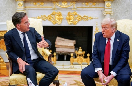 Президент США Дональд Трамп встречается с генеральным секретарем НАТО Марком Рютте.