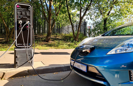 Electric vehicle charging station