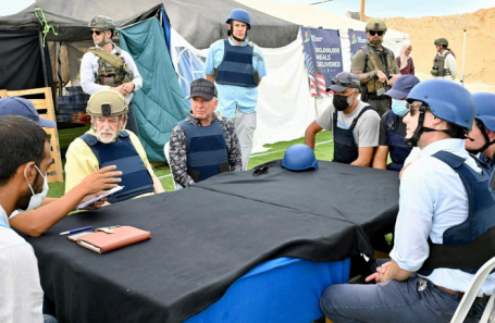 Спецпосланник Стив Уиткофф и посол США в Израиле Майк Хакаби во время визита в сектор Газа, 1 августа 2025 года.