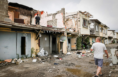 Последствия падения обломков БПЛА в Адлере.