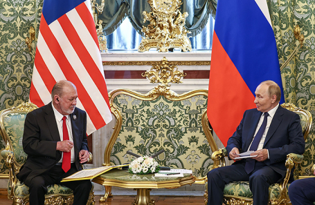 Встреча президента РФ Путина и верховного правителя Малайзии Ибрагима.