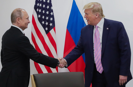 Президент России Владимир Путин и президент США Дональд Трамп (слева направо).