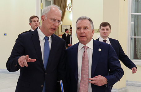 Специальный представитель президента РФ по инвестиционно-экономическому сотрудничеству с зарубежными странами Кирилл Дмитриев и специальный посланник президента США Стивен Уиткофф (слева направо).