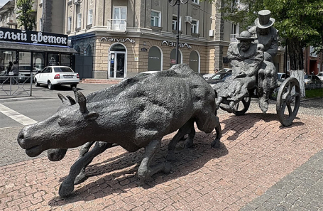 Памятник Пушкину во Владикавказе. 