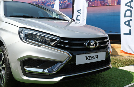 Автомобиль Lada Vesta.