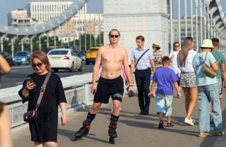 Солнечная погода в Москве.