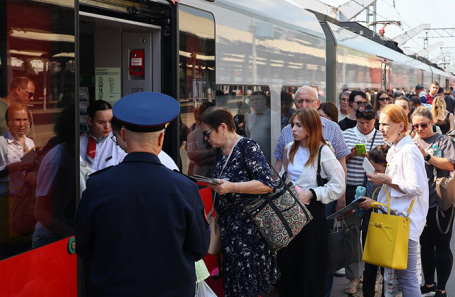 A biometric scanner, illustrating technological advancements in Russian public transport.