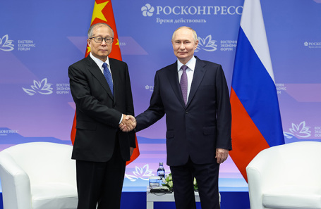 Член Политбюро ЦК Компартии Китая Ли Хунчжун и Владимир Путин.