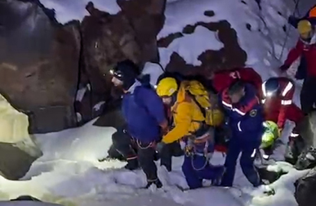 Поисково-спасательный отряд МЧС России на месте аварии на канатной дороге на горе Эльбрус.