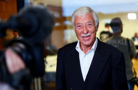 Кандидат на пост мэра Гельзенкирхена от АдГ Норберт Эммерих общается с прессой после экзитполов на местных выборах в земле Северный Рейн — Вестфалия.