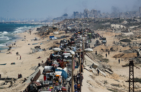 Палестинские беженцы перемещаются на юг сектора Газа.