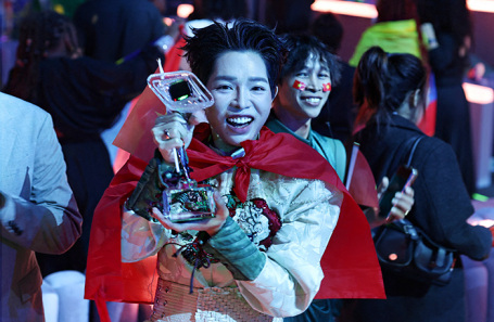 Певец Дык Фук. Вьетнам.