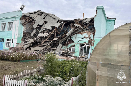 A collapsed school building
