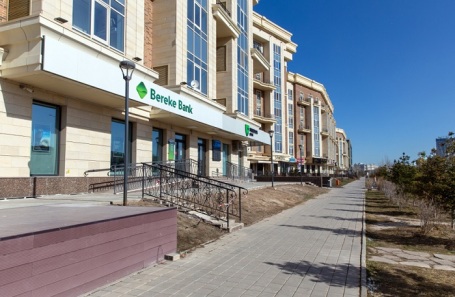 Отделения банков Bereke bank и Freedom bank.