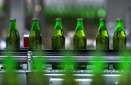 Кружка пива на деревянном столе