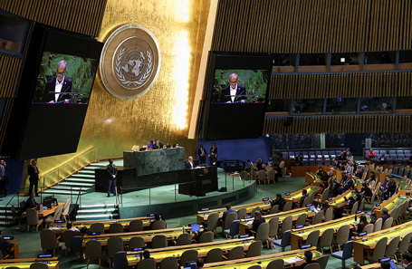 Президент Ирана Масуд Пезешкиан выступает на 80-й сессии Генассамблеи ООН в Нью-Йорке.
