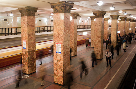 Станция метро «Комсомольская» Сокольнической линии.