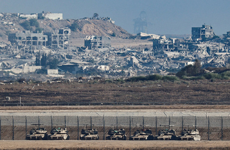 Израильские танки у границ сектра Газа.