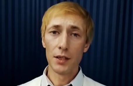 Актер Денис Семенов.