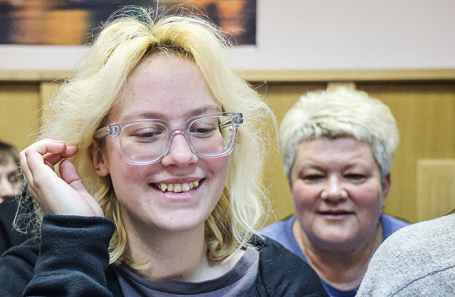 Уличная певица Диана Логинова (Наоко) во время заседания в Ленинском районном суде.