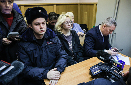 Уличная певица Диана Логинова (Наоко) во время заседания в Ленинском районном суде.