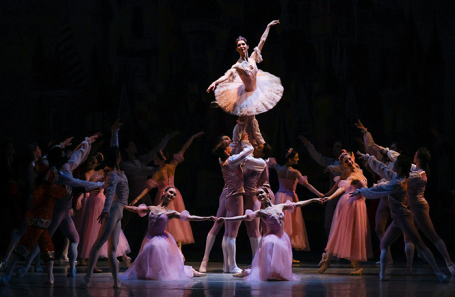  Балет «Щелкунчик» на сцене Мариинского театра в Санкт-Петербурге.