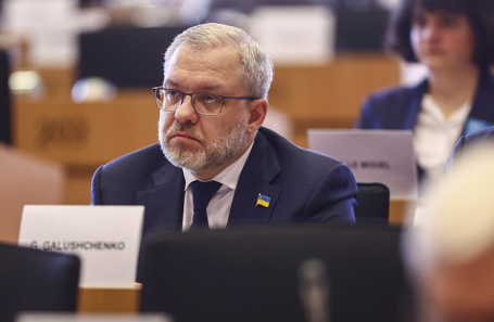 Двое министров Зеленского ушли в отставку на фоне коррупционного скандала