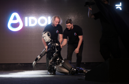 Первый российский антропоморфный робот с искусственным интеллектом Aidol.