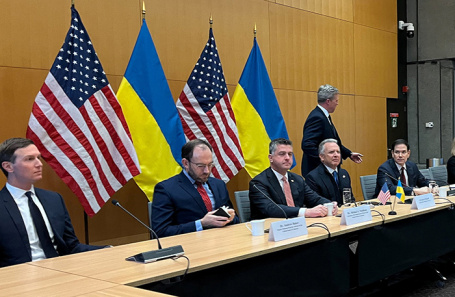 Делегация США перед началом закрытых переговоров с украинской стороной в дипломатической миссии США в Женеве.