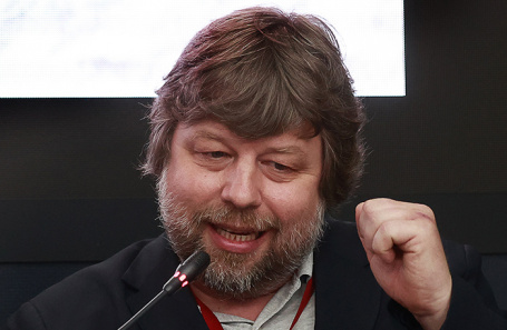 Археолог, кандидат исторических наук, завсектором античной археологии Северного Причерноморья, ассистент кафедры археологии Санкт-Петербургского университета Александр Бутягин.