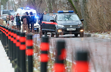 Спецслужбы на месте происшествия.