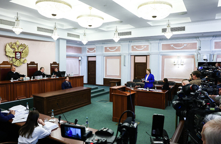 Рассмотрение жалобы покупательницы квартиры певицы Долиной в Москве.