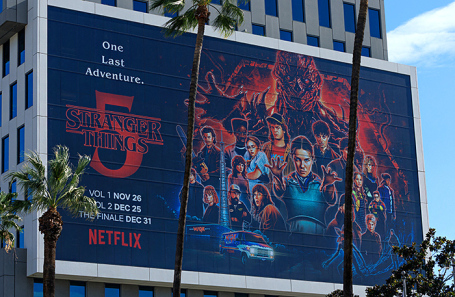 Афиша сериала в Голливуде.