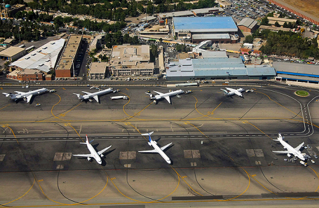Вид на международный аэропорт Мехрабад в Тегеране.