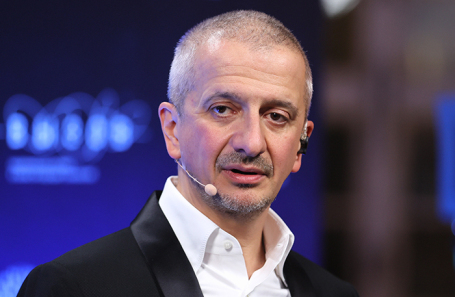 Константин Богомолов.