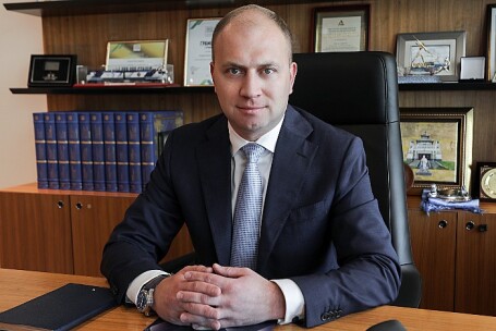 Статс-секретарь — заместитель Министра промышленности и торговли РФ Роман Чекушов.