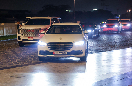 Автомобили с членами российской делегации после прибытия для участия в трехсторонних переговорах Россия — США — Украина.