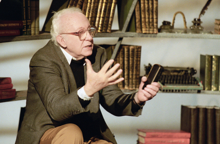 Рой Медведев.