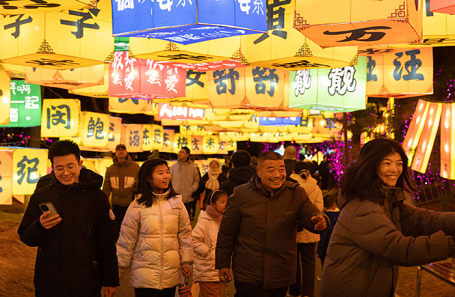 Праздничные декорации в Шанхае.