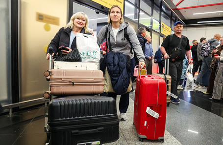 Прибытие рейса из Абу-Даби в Москву.