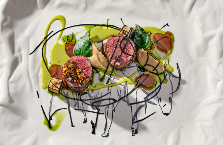 Вырезка оленя с сельдереем из сета, представленного в Bourgeois Bohemians.