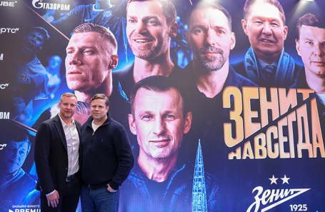Бывший голкипер «Зенита» Вячеслав Малафеев и футболист Владислав Радимов (слева направо) во время премьеры фильма.