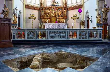 Археологические работы в церкви в Маастрихте, где, предположительно, обнаружены останки мушкетера.