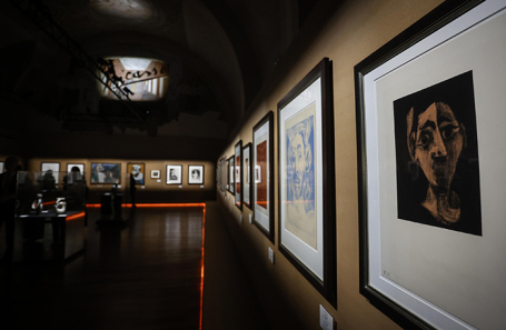 Фото картин Пикассо с выставки «Чествование Пикассо» (архив).