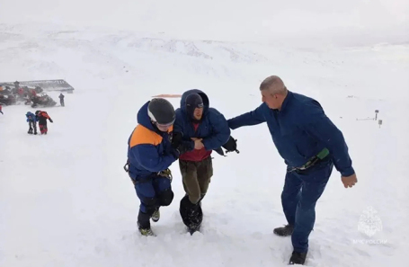 Момент эвакуации потерявшихся туристов на Камчатке.